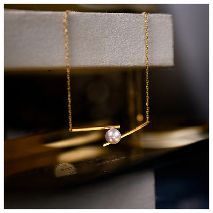 Balance Beam Pearl-Set Clavicle Necklace