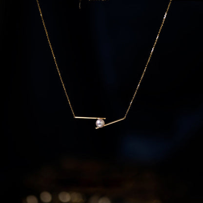 Balance Beam Pearl-Set Clavicle Necklace
